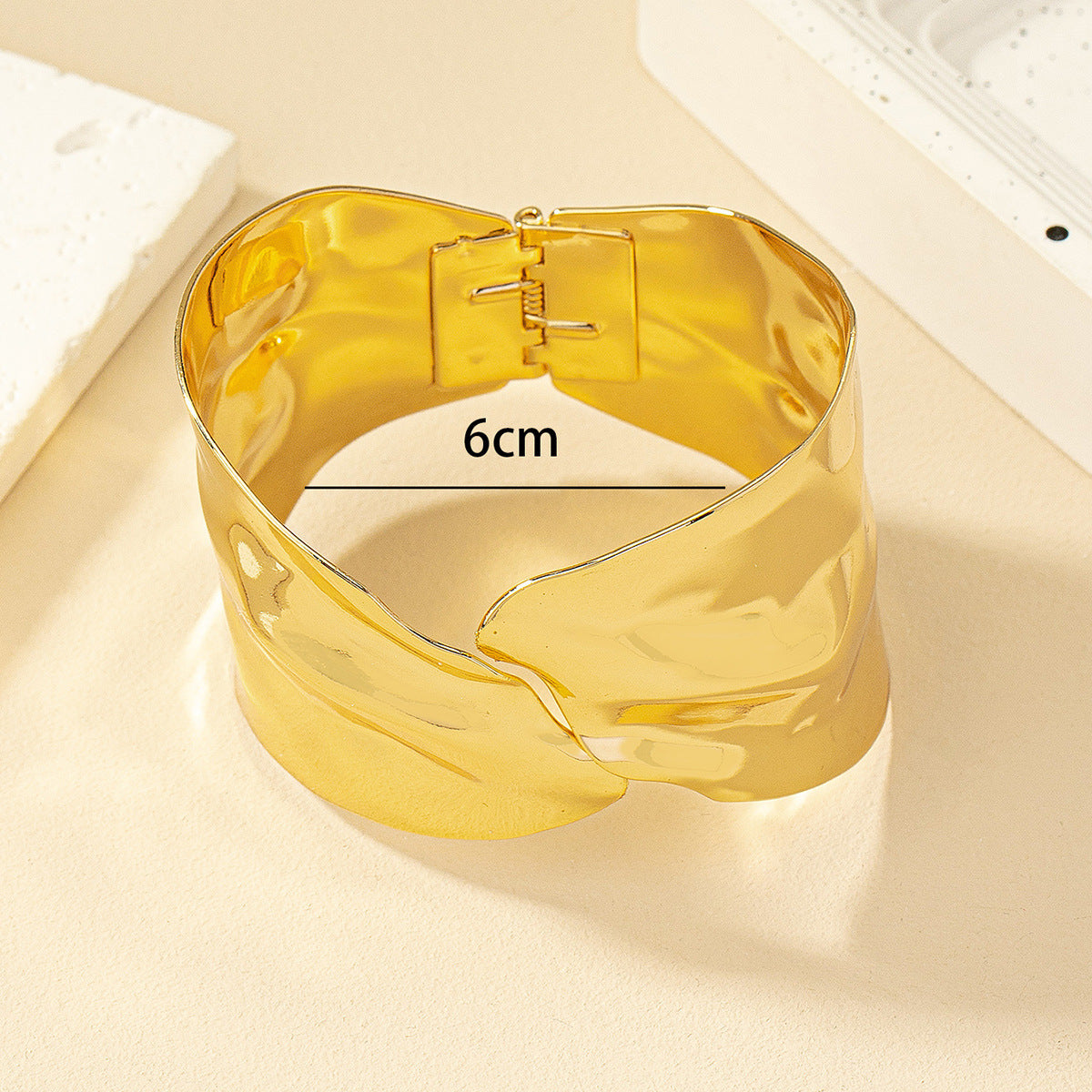 Damen Offenes Armband im Stylischen, Geschwungenen Design Tracht Nova
