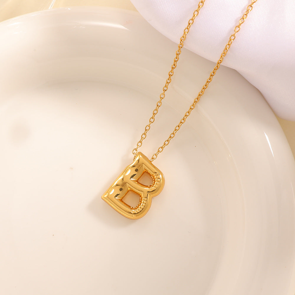 Damenkette mit gebogenem Buchstabenanhänger Tracht Nova