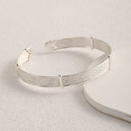 Damen Offenes Armband mit elegantem Strukturdesign Tracht Nova