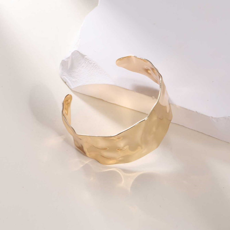 Damenarmband mit offenem Umfang und künstlerischem, organischem Design Tracht Nova
