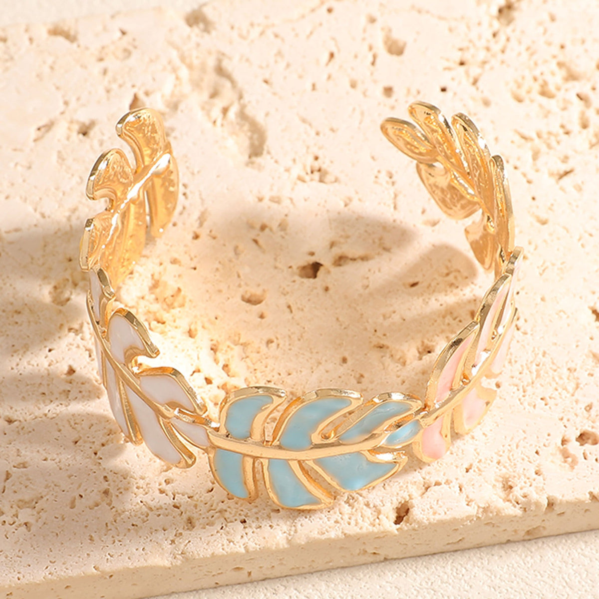 Frauen Offenes Armband im eleganten Blattdesign Tracht Nova