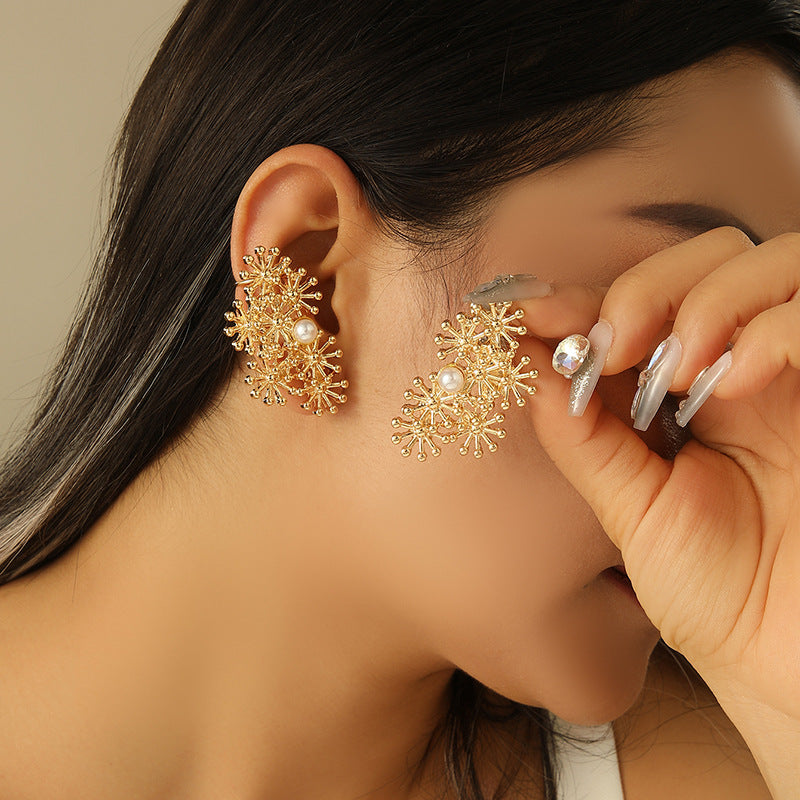Damen-Ohrclips mit aufwendigem Blumendesign und Perlenakzent Tracht Nova