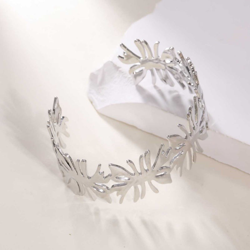 Damenoffene Armreif mit elegantem Wellenmuster Tracht Nova