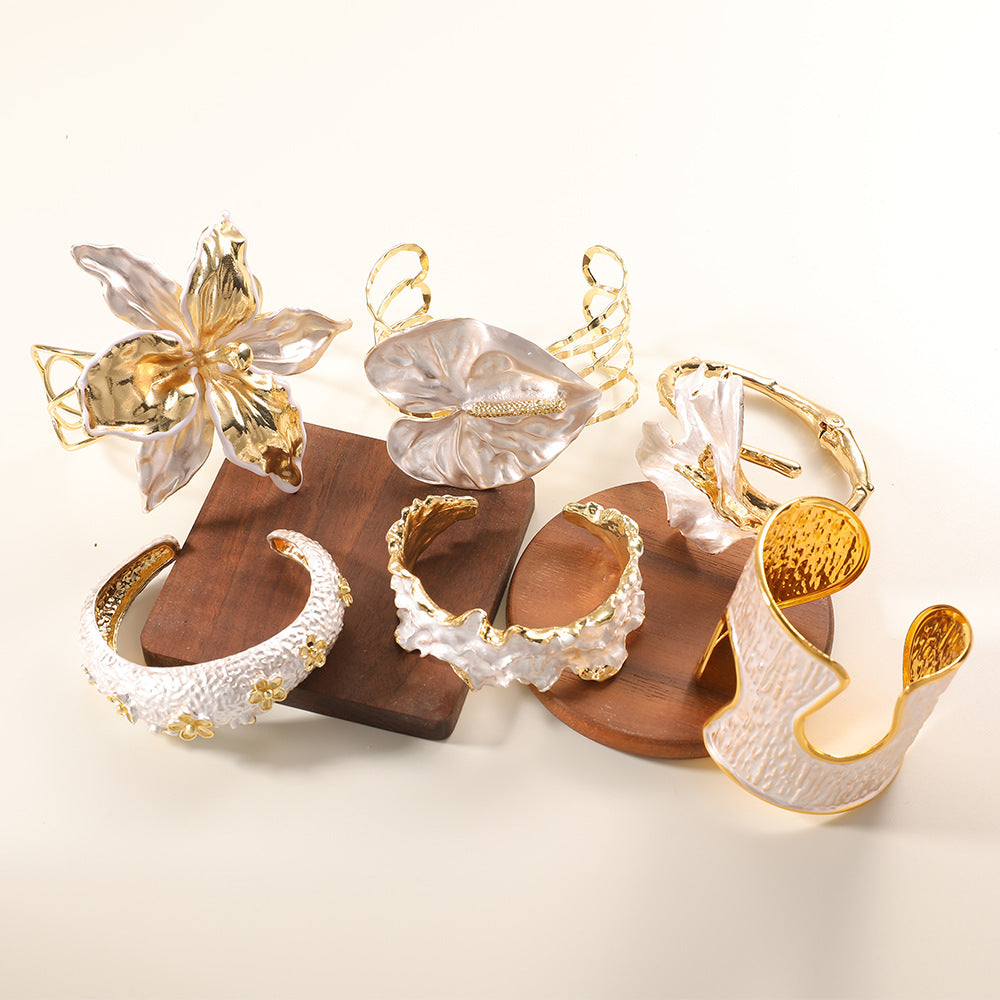 Damenarmband mit filigranem Blumendesign Tracht Nova