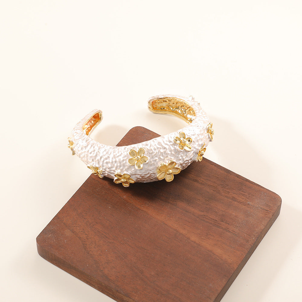 Damenarmband mit filigranem Blumendesign Tracht Nova