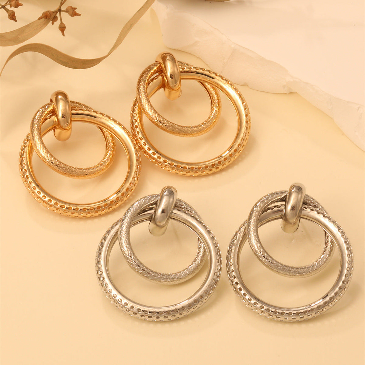 Damen Hängende Ohrringe mit elegantem, geschwungenem Ringdesign Tracht Nova