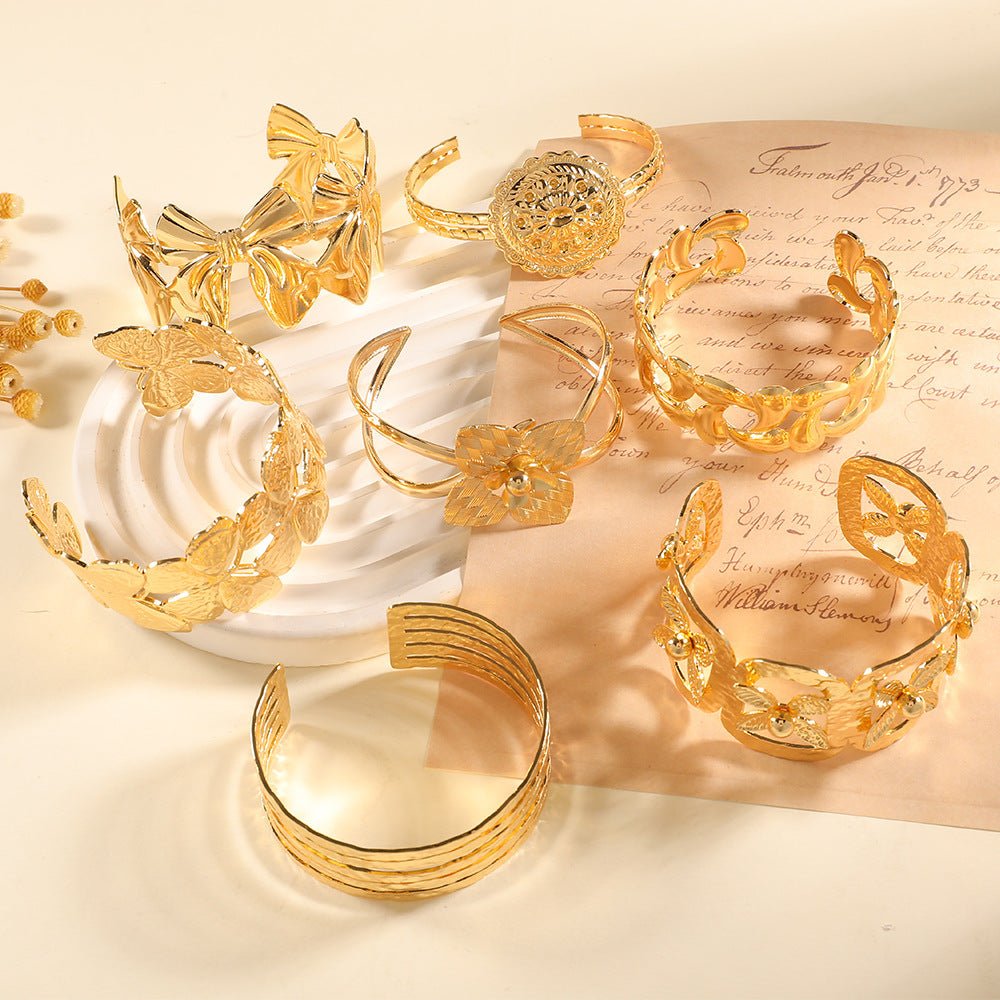 Damen Offene Armreif mit Künstlerischem Korallenmuster Tracht Nova