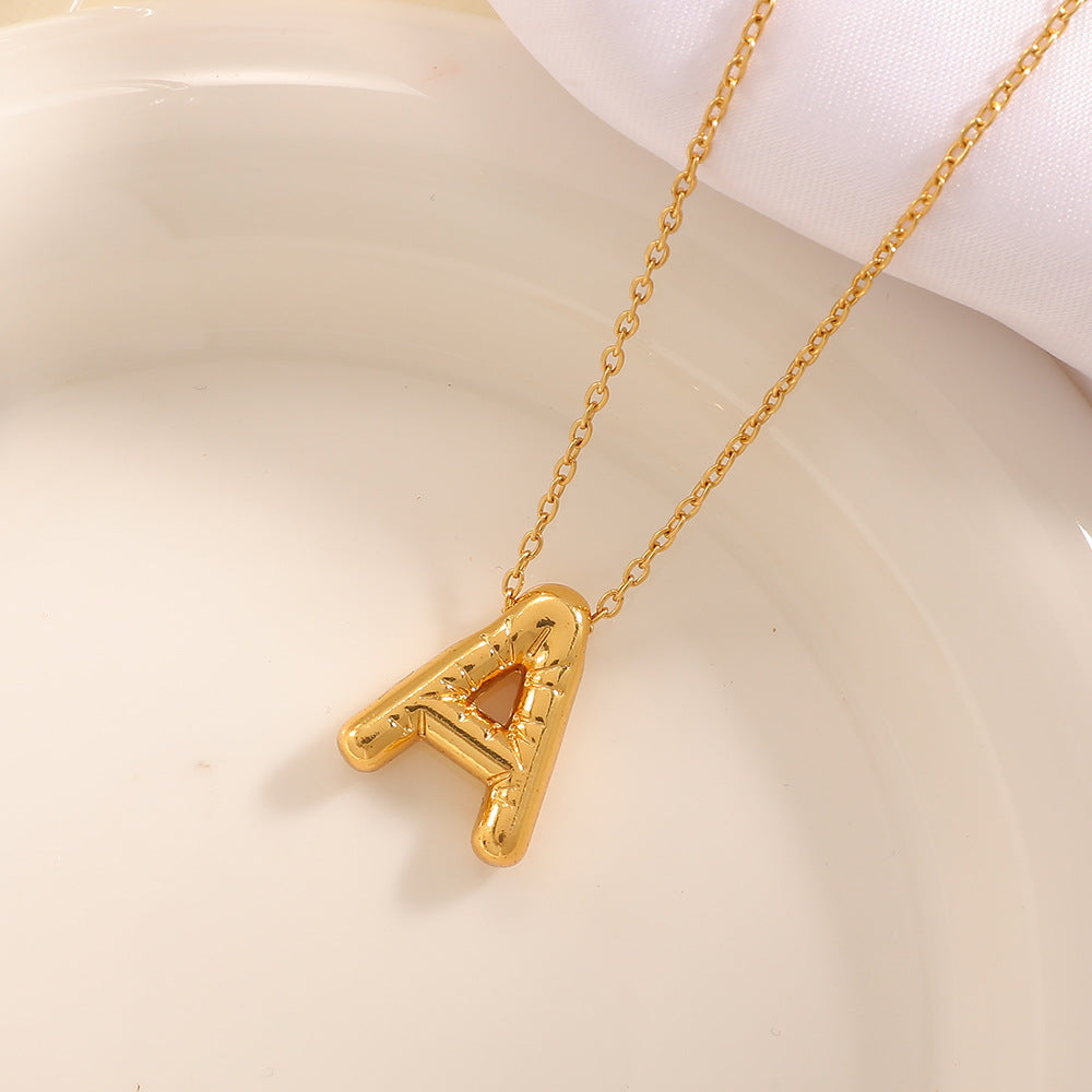 Damenkette mit gebogenem Buchstabenanhänger Tracht Nova