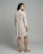 Damen Strandkleid mit hohem Kragen und romantischem Blumenmuster
